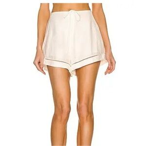 CULT GAIA 
Itzel Short In White - Off White